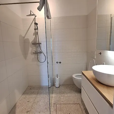 Appartement Seaside With Free Parking 1 *